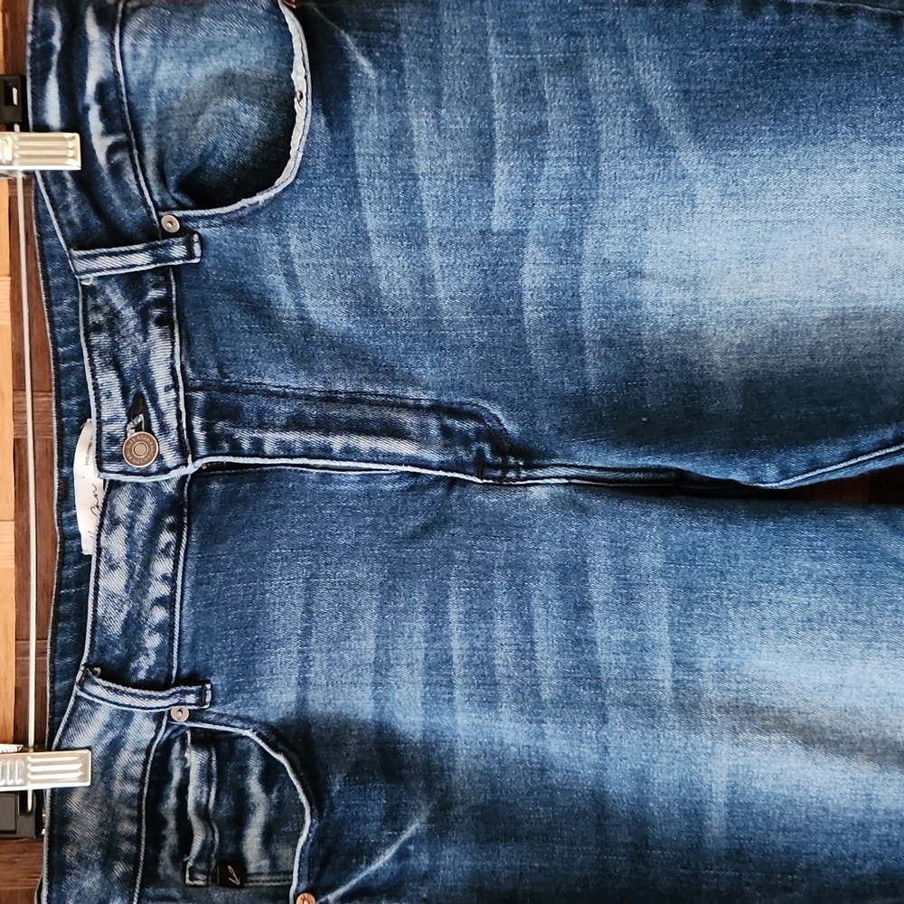 Kancan Stretch Fray Hem Capri  Jeans - Picture 2 of 9